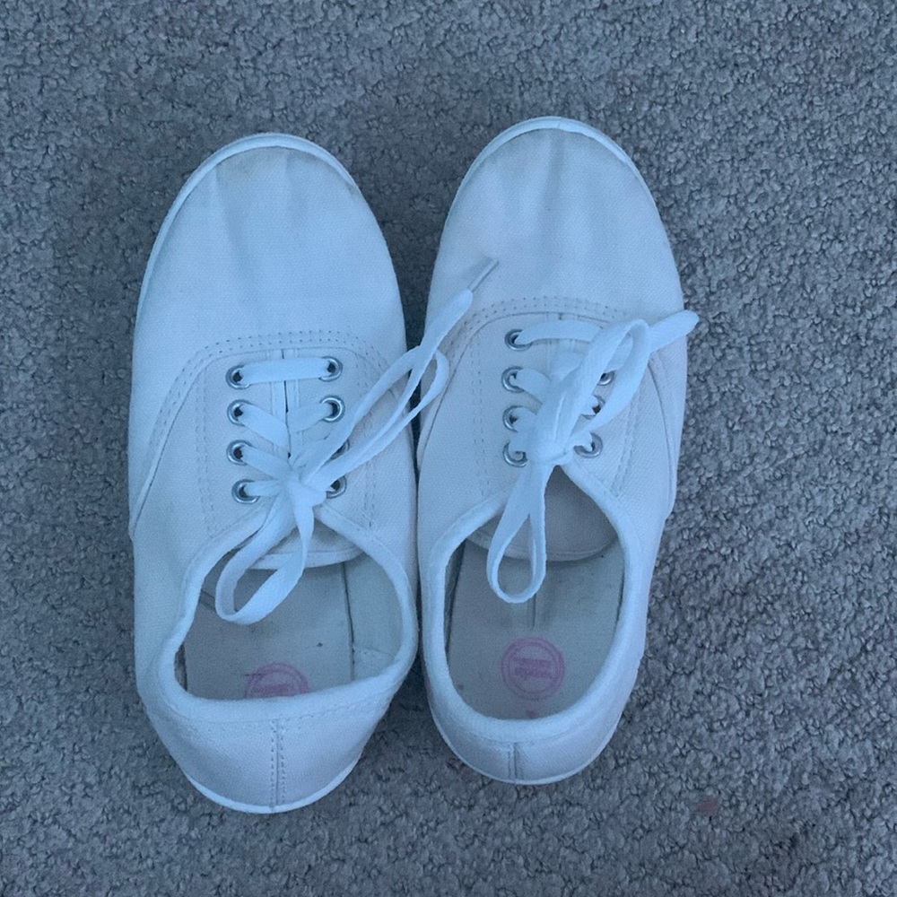 White shoes! Perfect for a 3rd grader or for a 7-9 year old